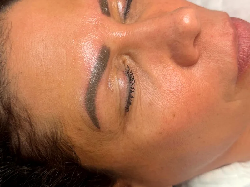 Sopracciglia — Estetica Beauty & Care